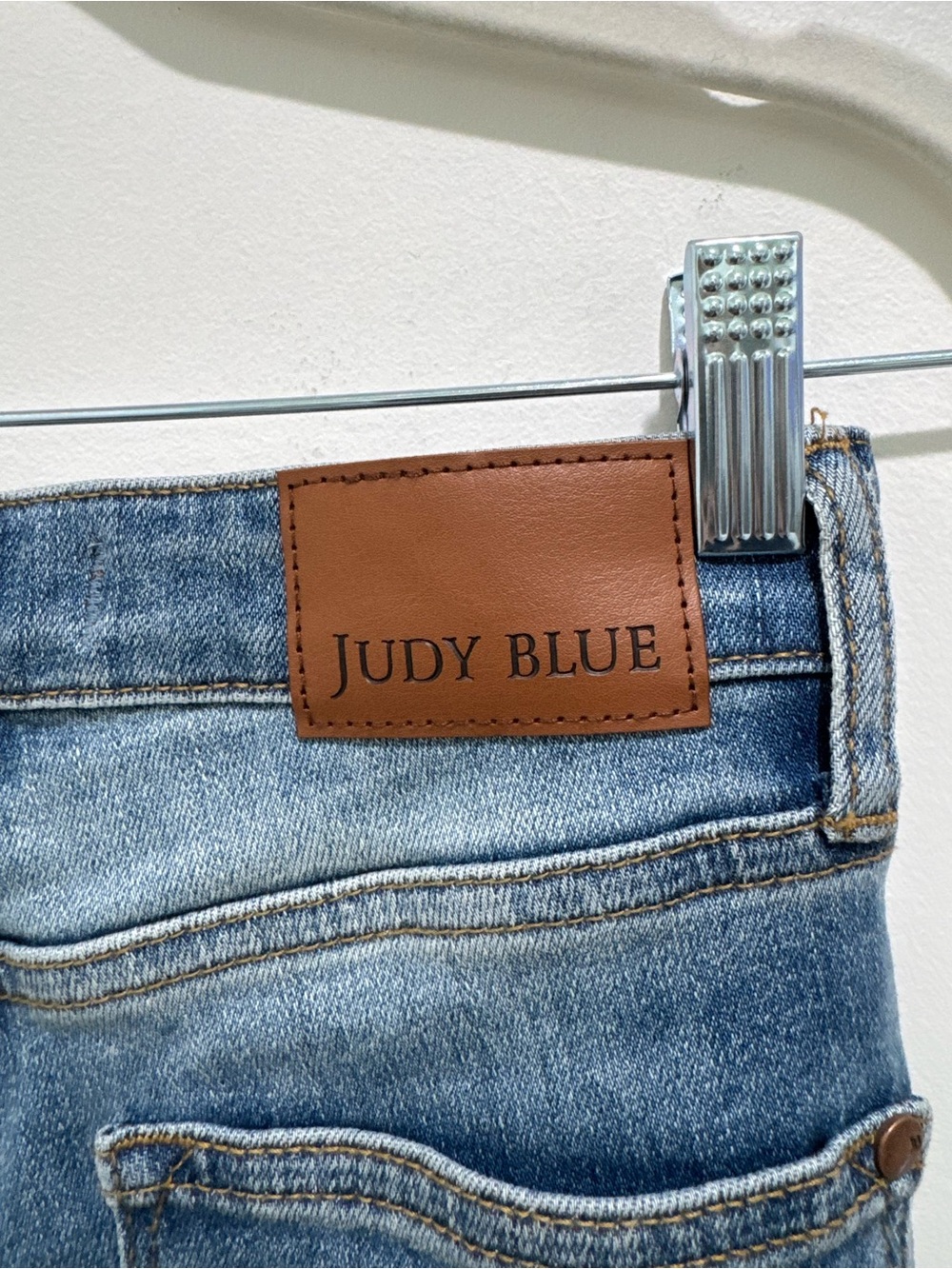 Judy Blue JB88890 High Waist Shearling Cuff Straight Leg Jeans Size 3/26 - Picture 7 of 9